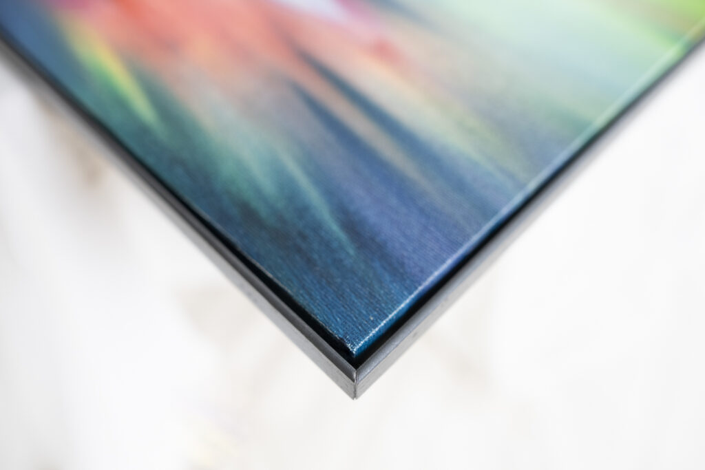 Keilrahmen-Leinwand in Metallrahmen eingefasst. Bilderrahmen aus Metall für Keilrahmen, Fotodrucke und vieles mehr.